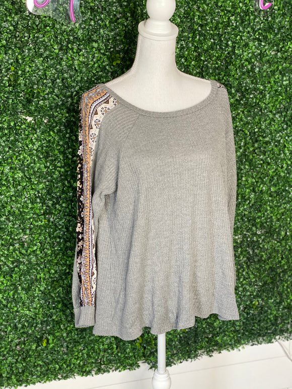 *L LOVE Grey Patterned Sleeve Top- L*